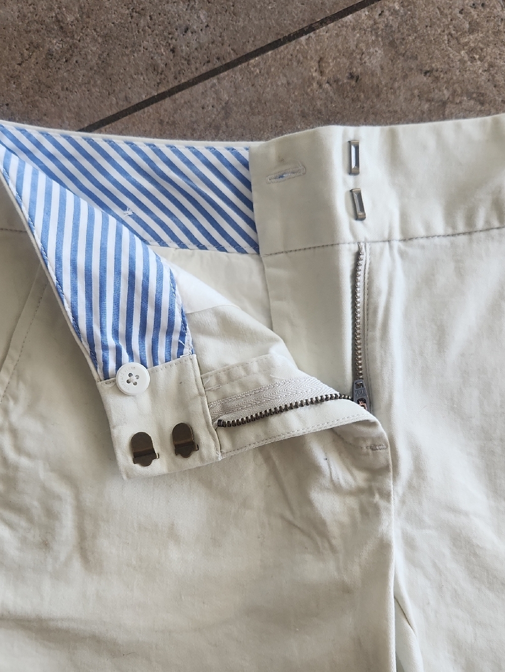 Vineyard Vines Cream Women's Chino Shorts - Picture 3 of 10